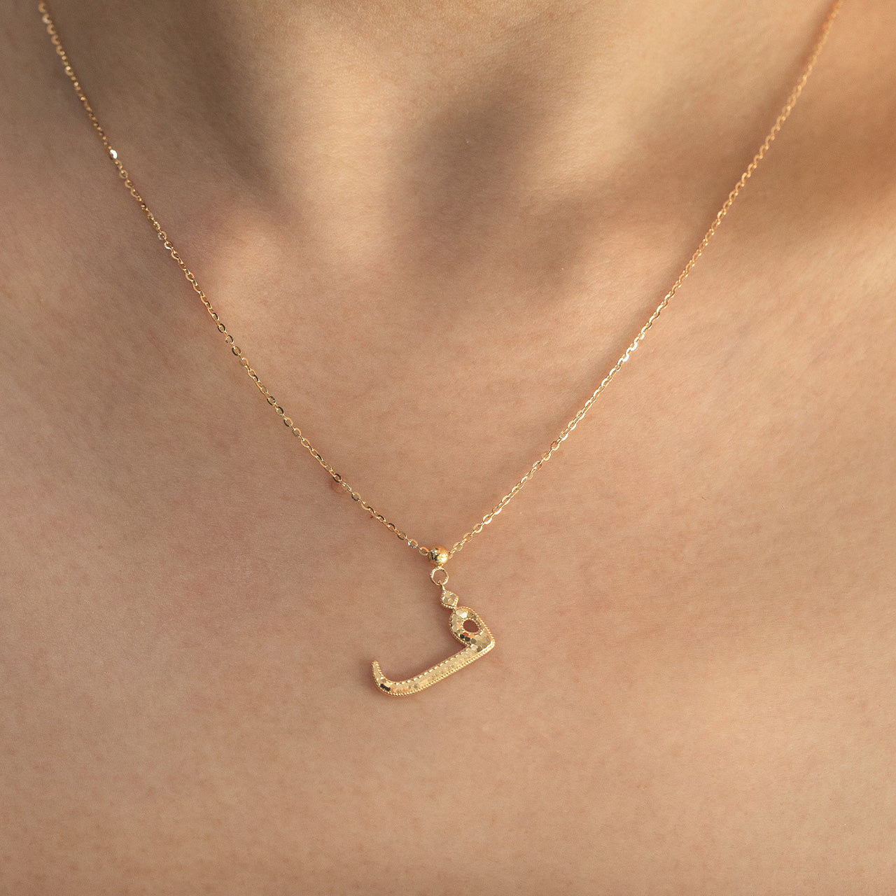 قلادة دائرة العنبر