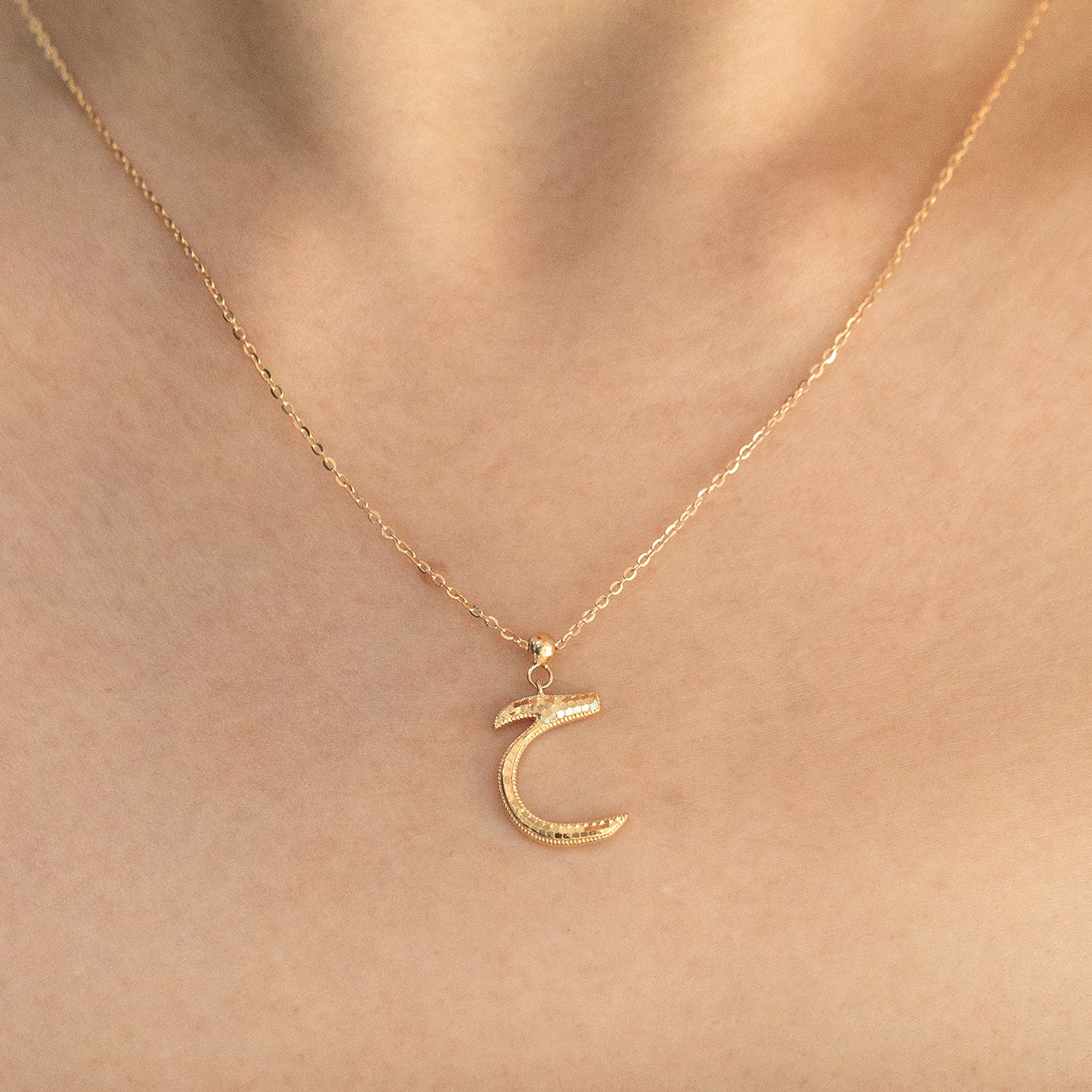 قلادة دائرة العنبر