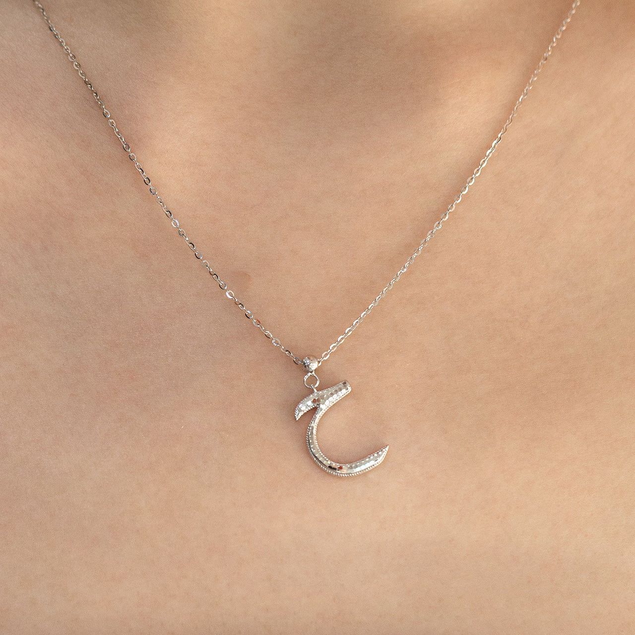 قلادة دائرة العنبر