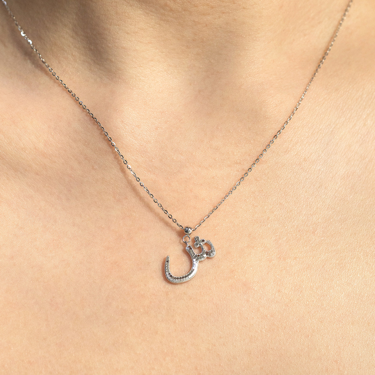 قلادة دائرة العنبر