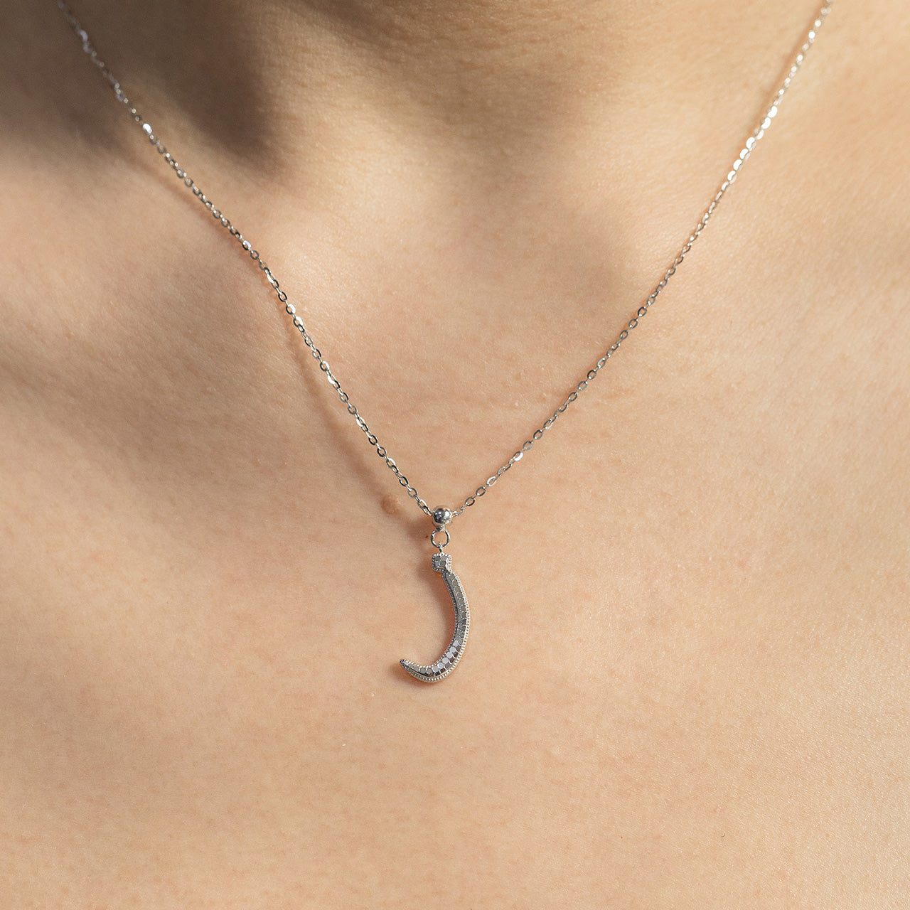 قلادة دائرة العنبر