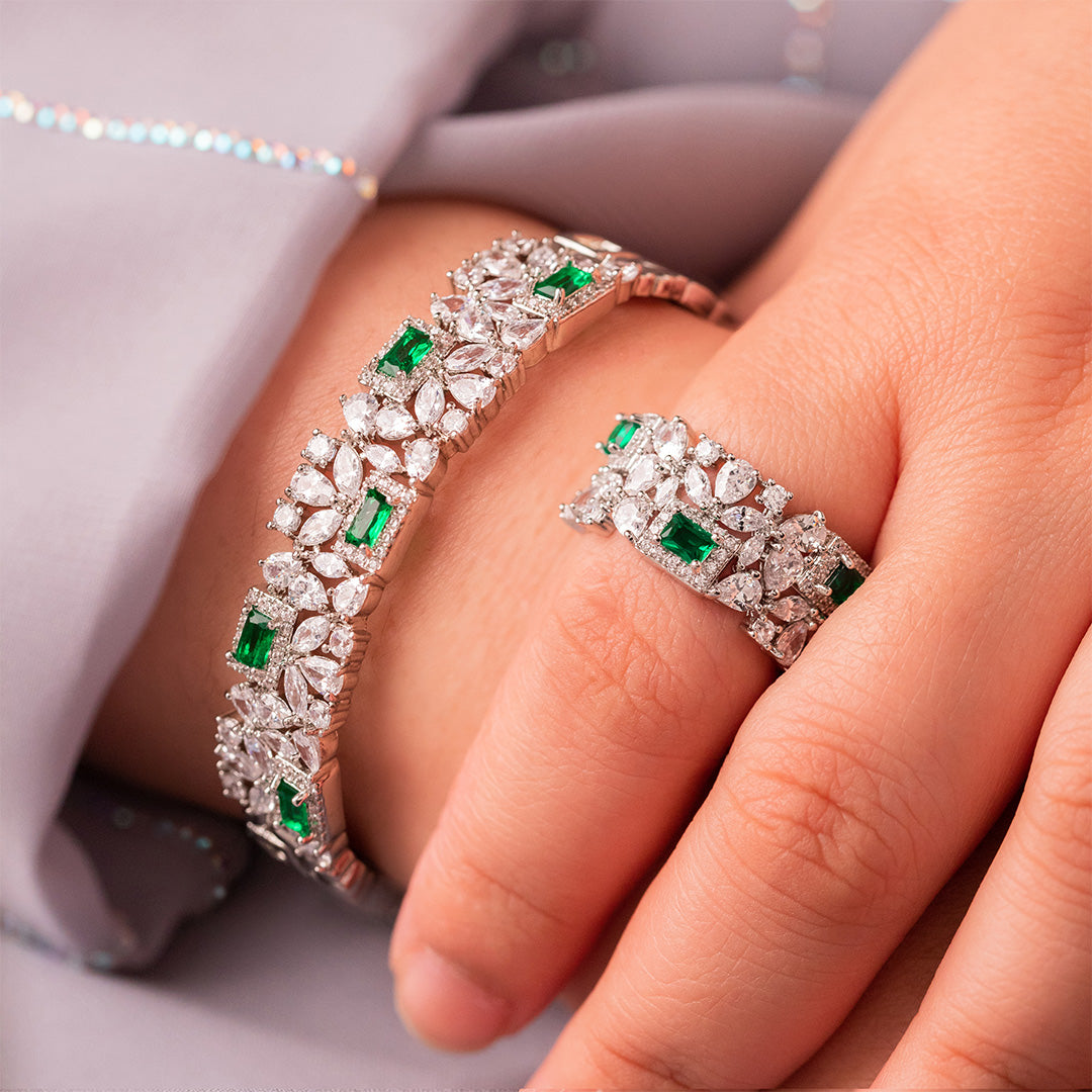 Charming Emerald Bangle Set