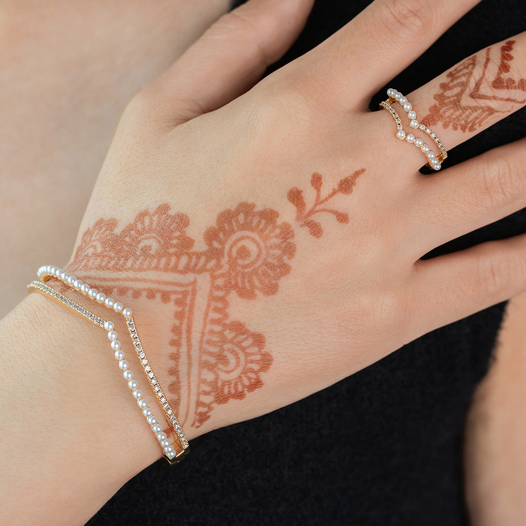 Crown Pearly Bangle Set