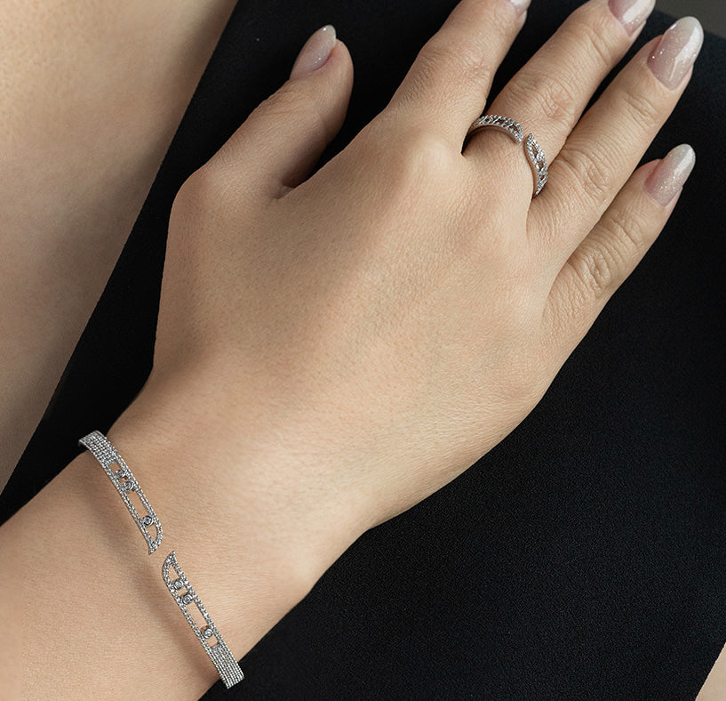 مجموعة أساور بسيطة وأنيقة