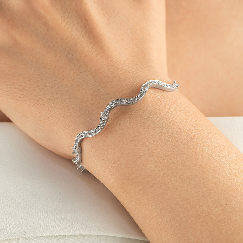 Curvy Snoon Bangle