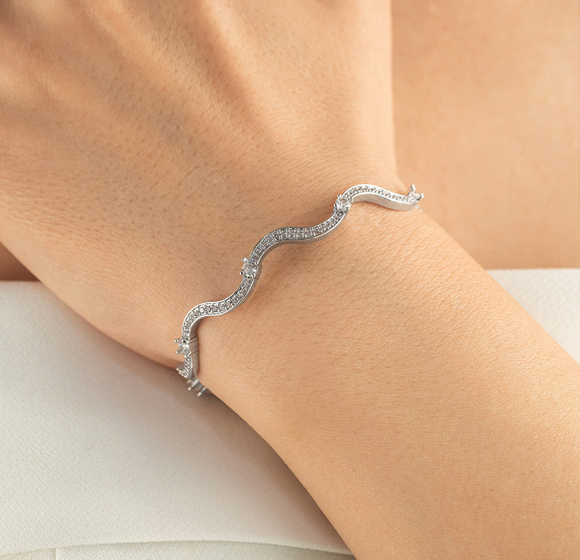 Curvy Snoon Bangle