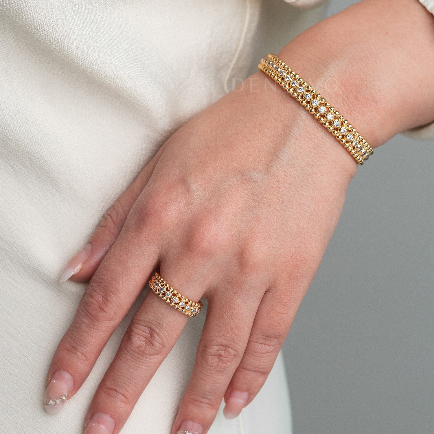 Qubba Elegant Bangle Set