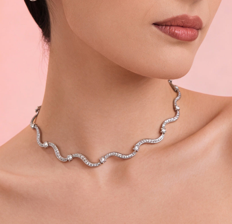 Curvy Snoon Necklace