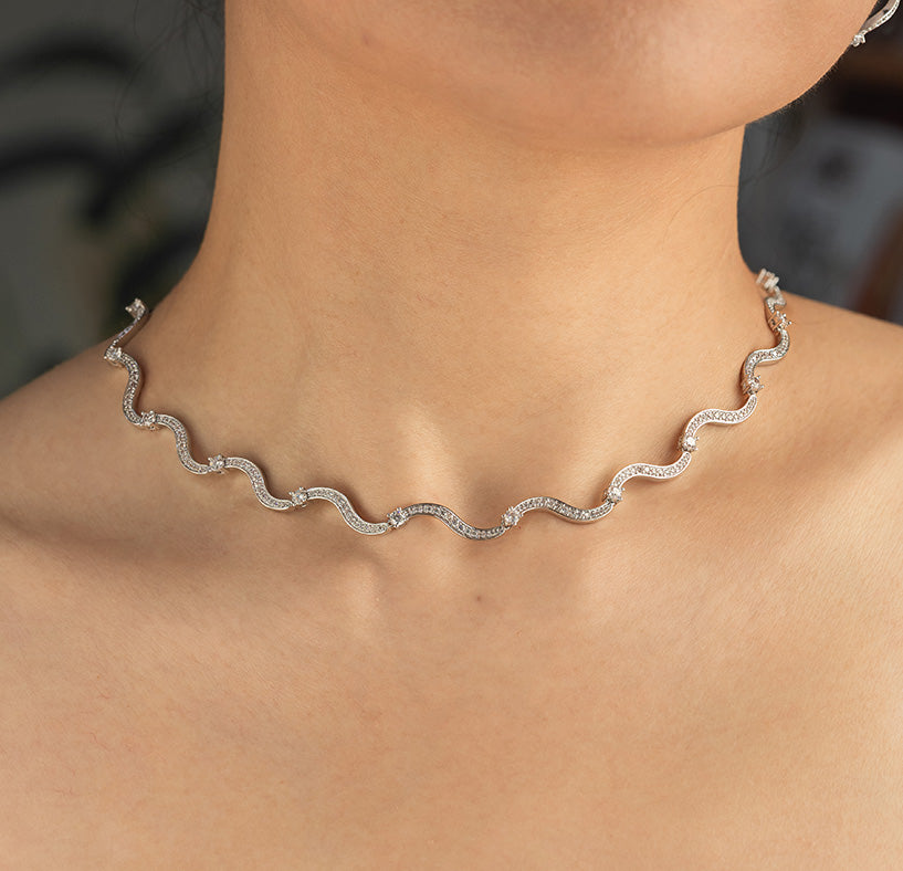 Curvy Snoon Necklace