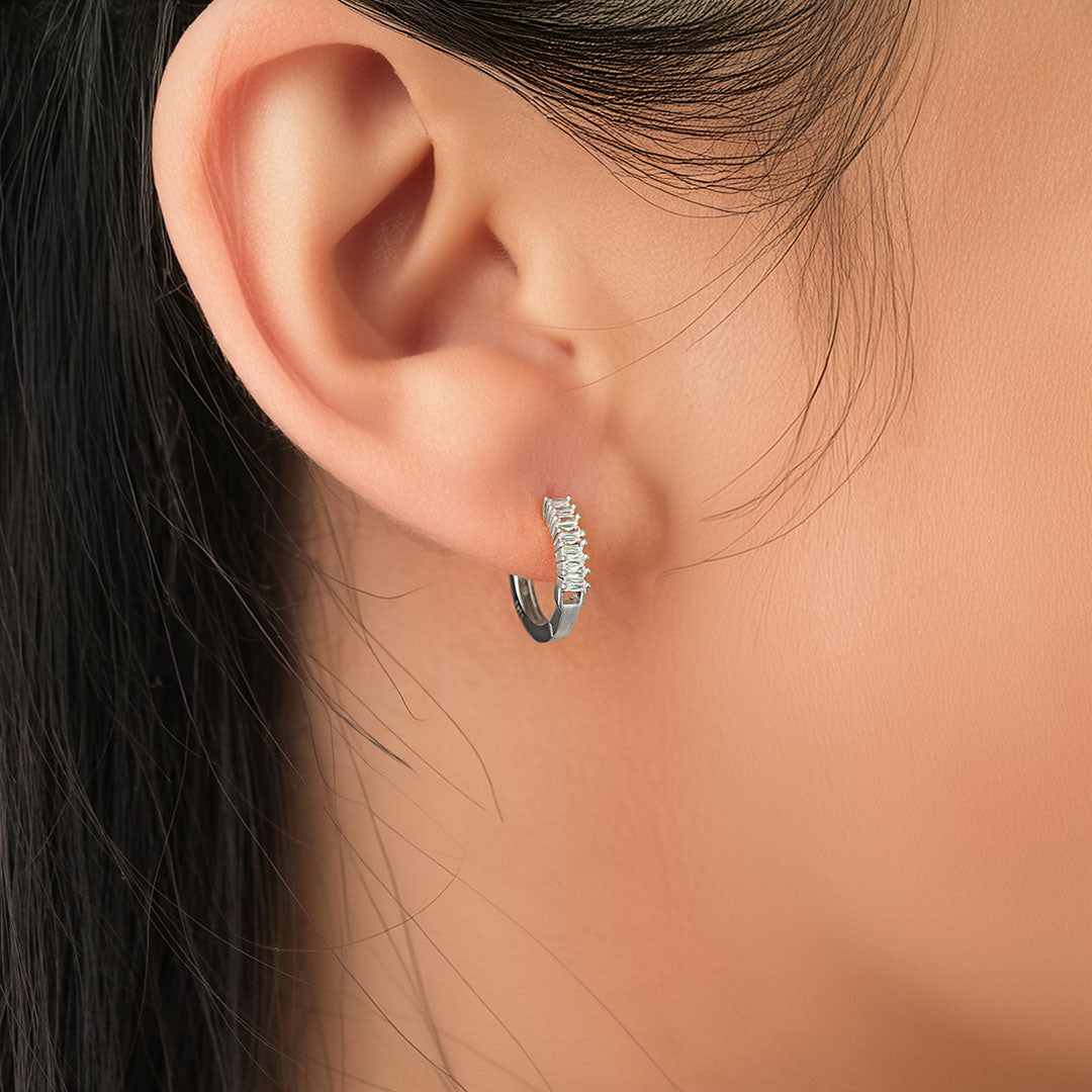 Sleek Emerald Earring