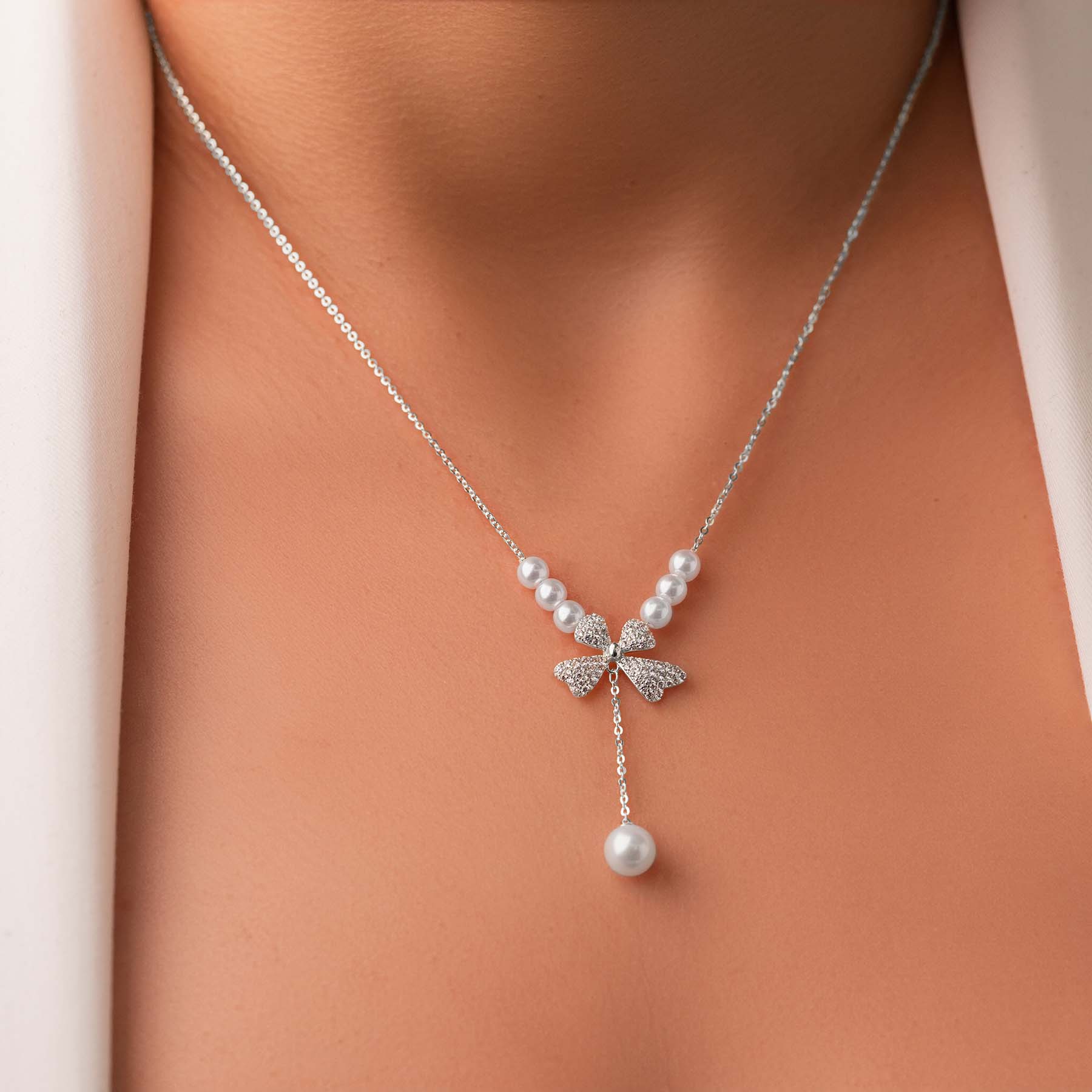 Gleaming Bow Necklace