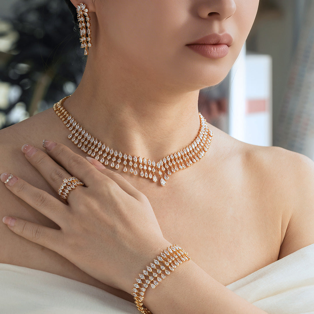 مجموعة قلادات كاريزما الأنيقة