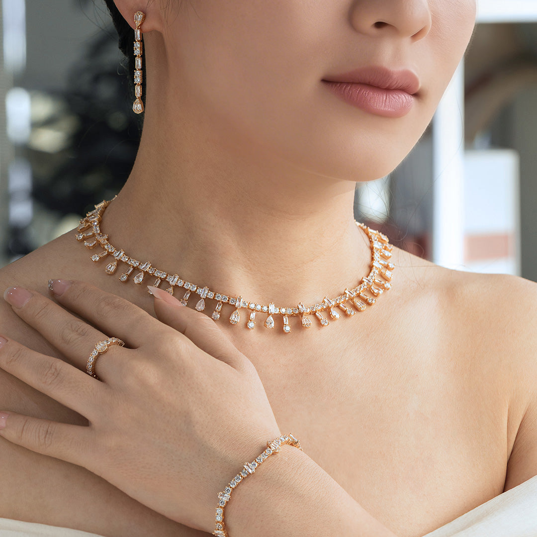 مجموعة قلادات كاريزما الأنيقة