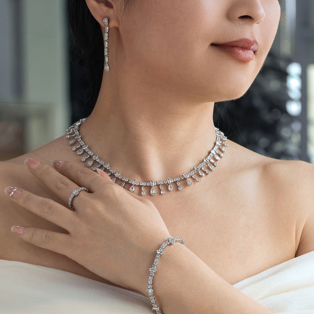 مجموعة قلادات كاريزما الأنيقة