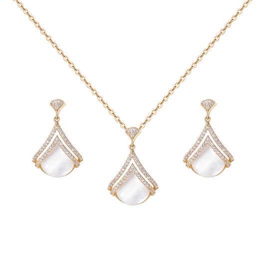 Artistic Pearl Necklace Set