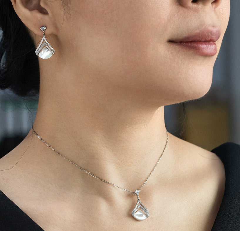 Artistic Pearl Necklace Set